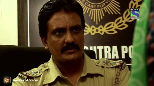 Crime Patrol | Spying Games: Vinod spies his wife Aradhna to get divorce (Episode 363 on 2 May 2014)