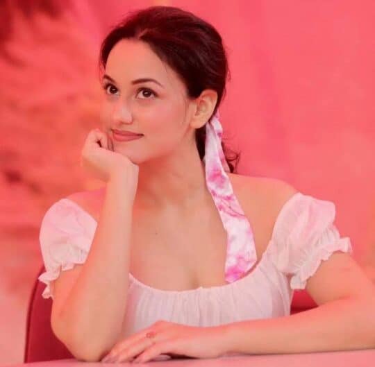 urvashi pardeshi biography amar vishwas role bahar chakravarty